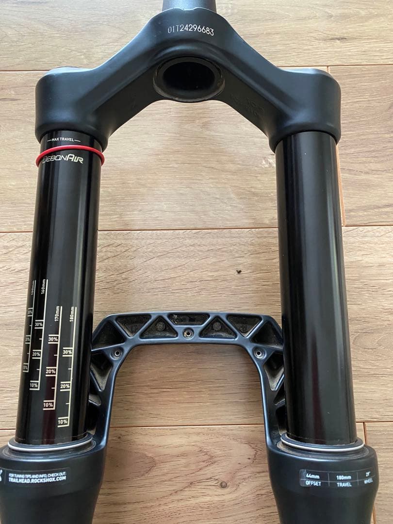 サスペンションフォーク・ロックショックスdomain R180mm