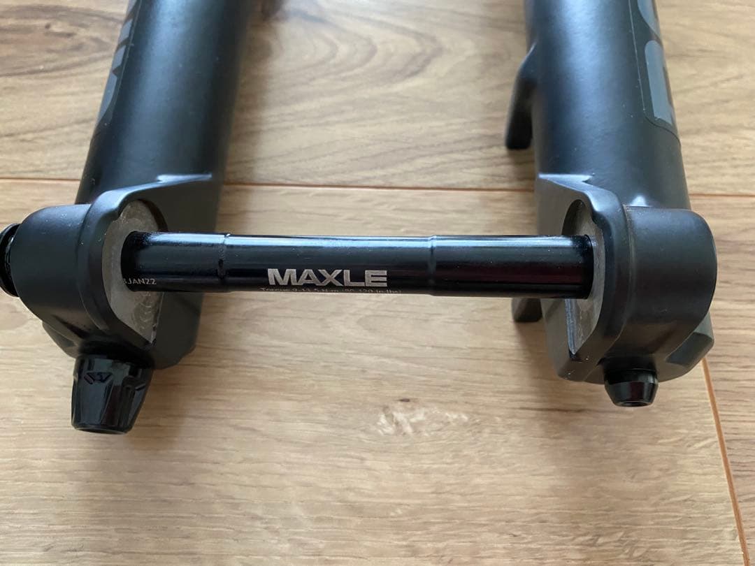 サスペンションフォーク・ロックショックスdomain R180mm