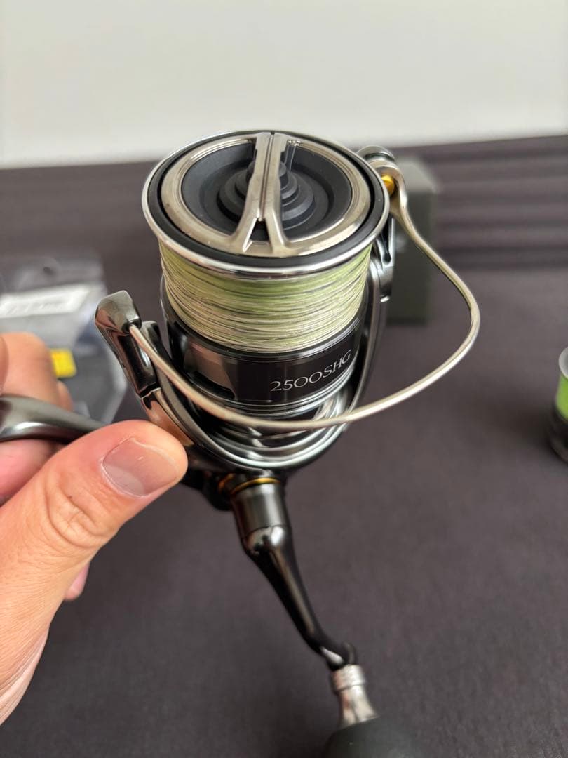 24ツインパワー 2500SHG 替えスプール.パワーハンドルノブ付