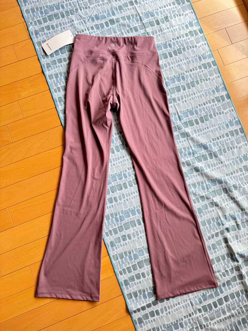 ルルレモン Align 脚が綺麗に見えるフレアレギンス サイズ8 新品タグ付き