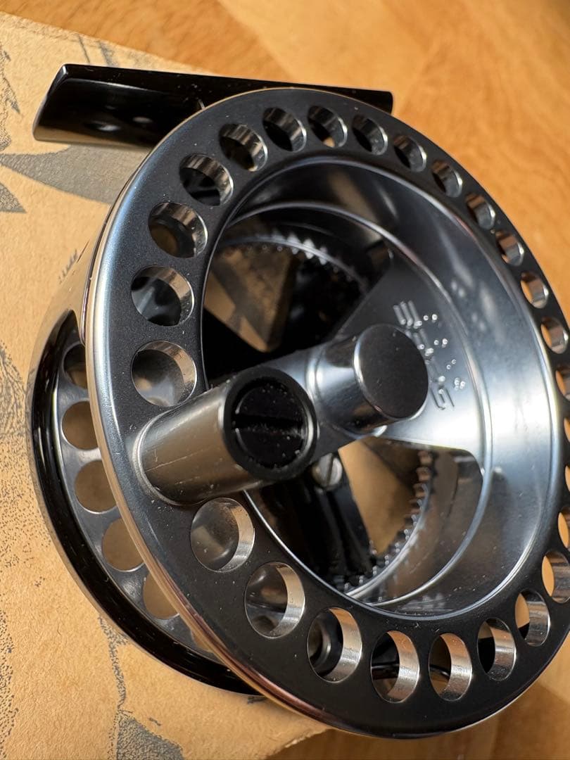 sage フライリール　ブラック メタル製 ケース　予備部品　箱付き