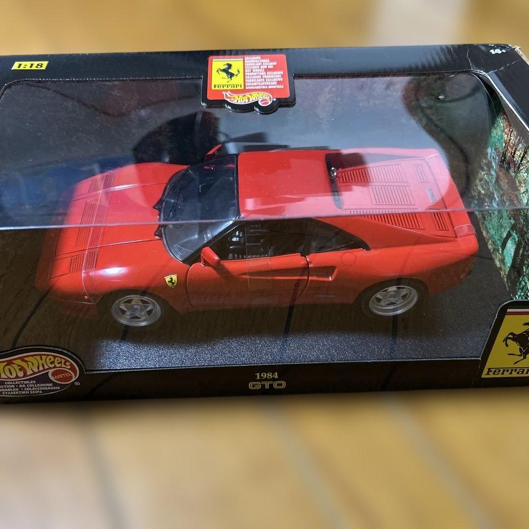 ホットウィール製1984年式フェラーリ288 GTO 1/18スケールミニカー