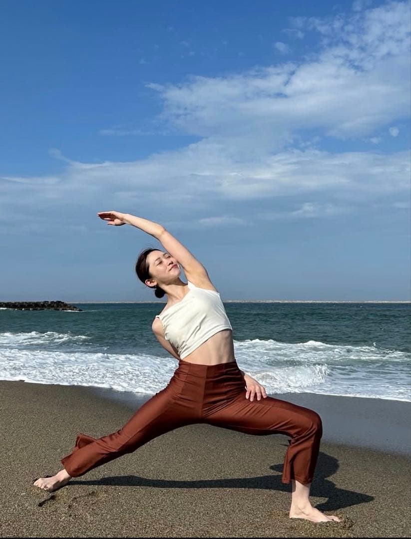 新品タグ付　【SUKALA】 スリットフィットレギンス Ｌサイズ