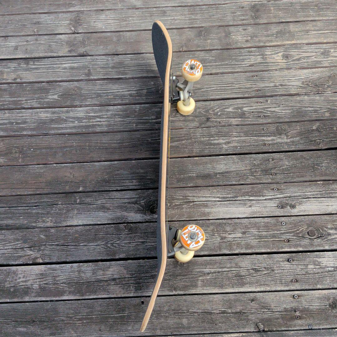 アンチヒーロー 8.25インチ コンプリートスケートボード