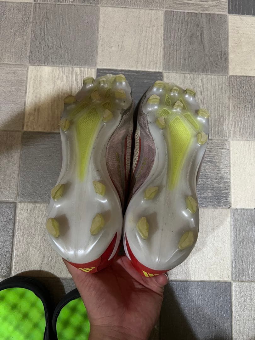 アディダスサッカースパイク3つ 袋 レガース シューズケース セット