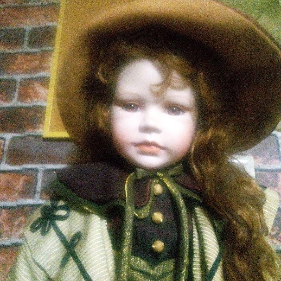 癒し系柔らかな表情の少女／アンティークドール