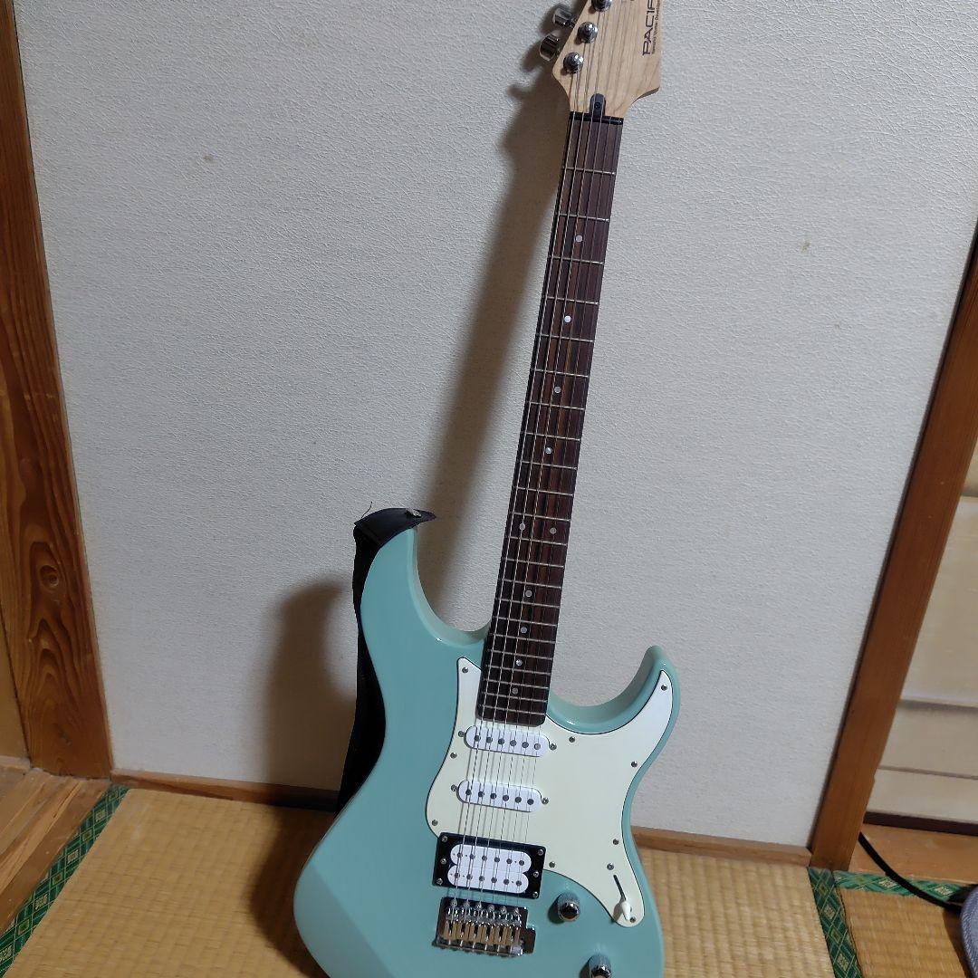 Yamaha PACIFICA112v エレキギター、ケース、シールドつき