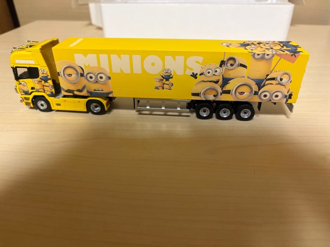 COOL CAR ミニオン トレーラー 1:64