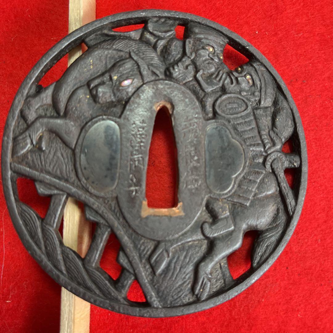 武者図透かし鉄鍔