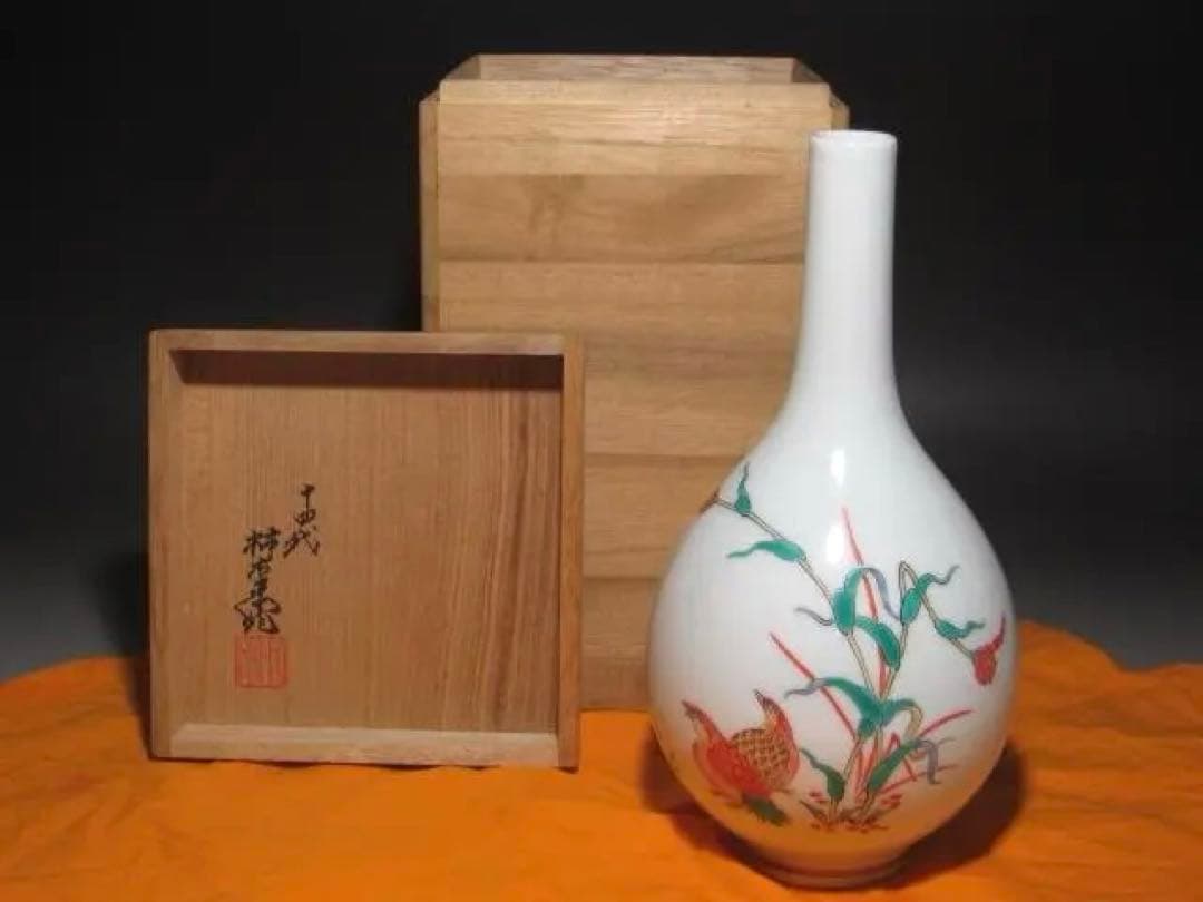 ☆　14代柿右衛門　錦栗鶉文花瓶　目をひく一品です☆y294