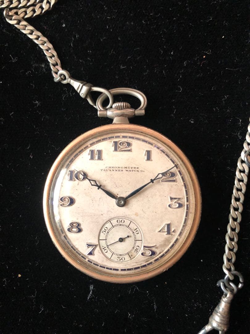 TAVANNES 社の懐中時計(銀の鎖付き)