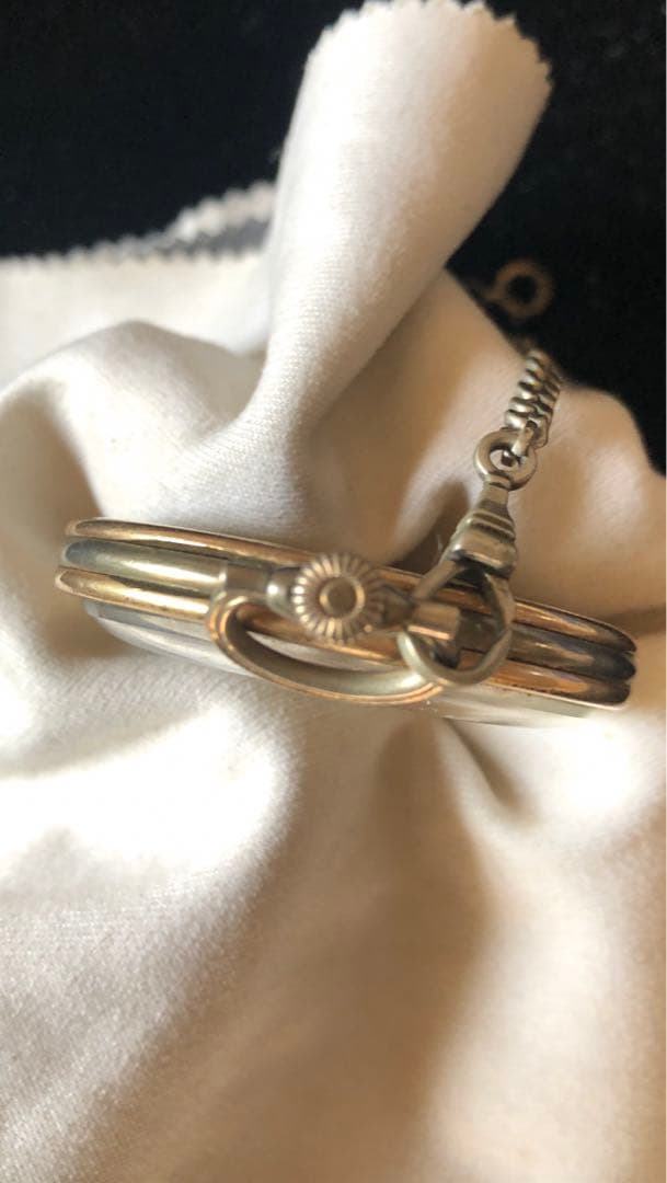 TAVANNES 社の懐中時計(銀の鎖付き)