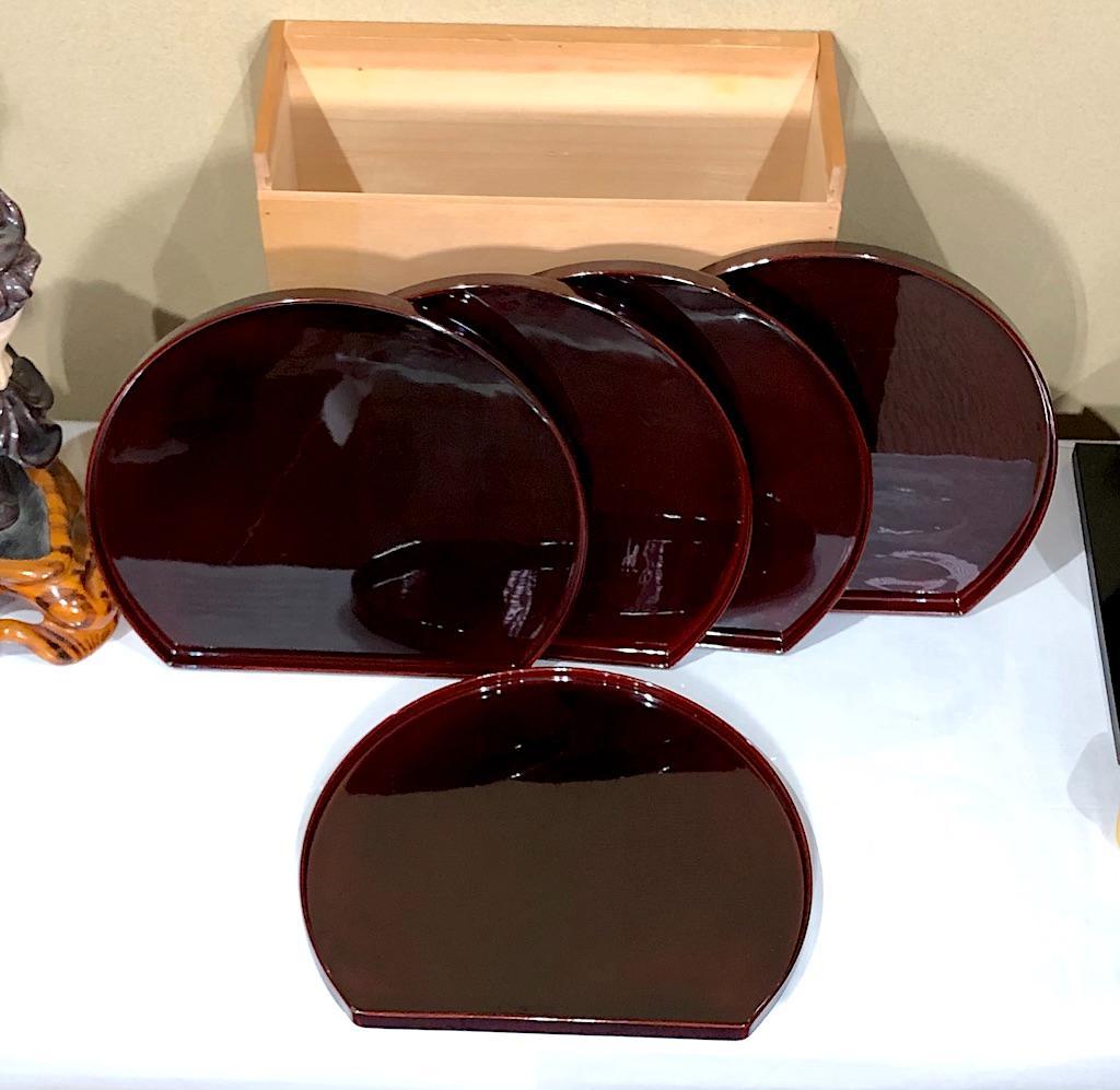 輪島塗　半月膳　五客　共箱。