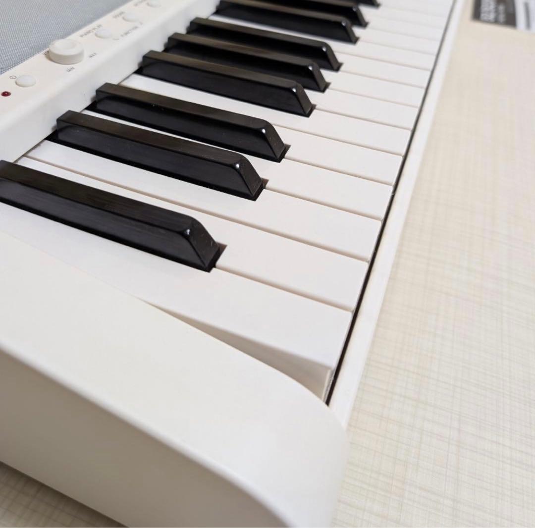 KORG B2 電子ピアノ [ダンパーペダル、譜面立て付き] ホワイト WH