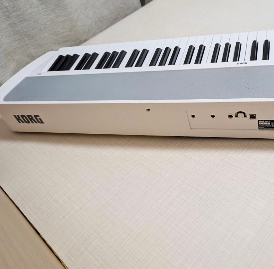KORG B2 電子ピアノ [ダンパーペダル、譜面立て付き] ホワイト WH