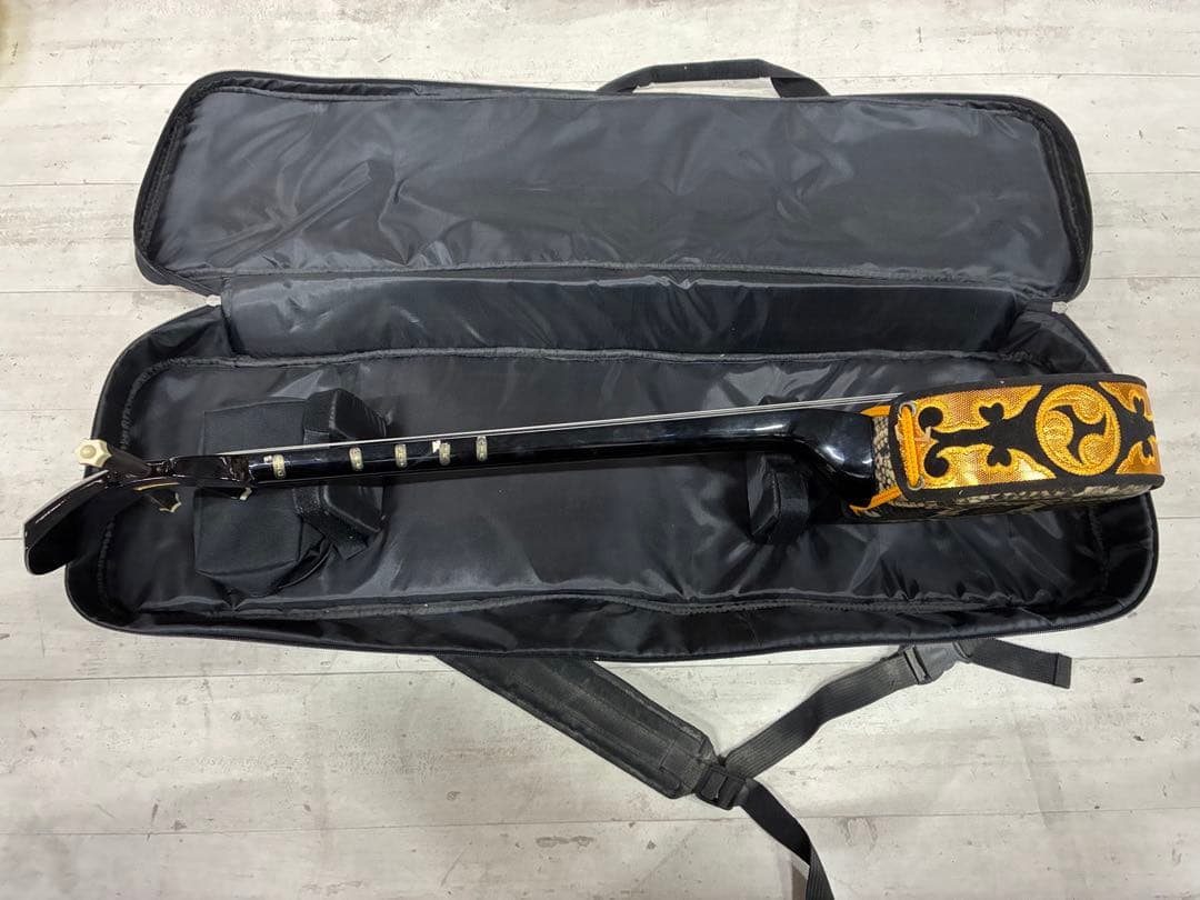 B0105）沖縄三線 蛇三線 人工皮 蛇柄 三味線 和楽器 ケースおまけ