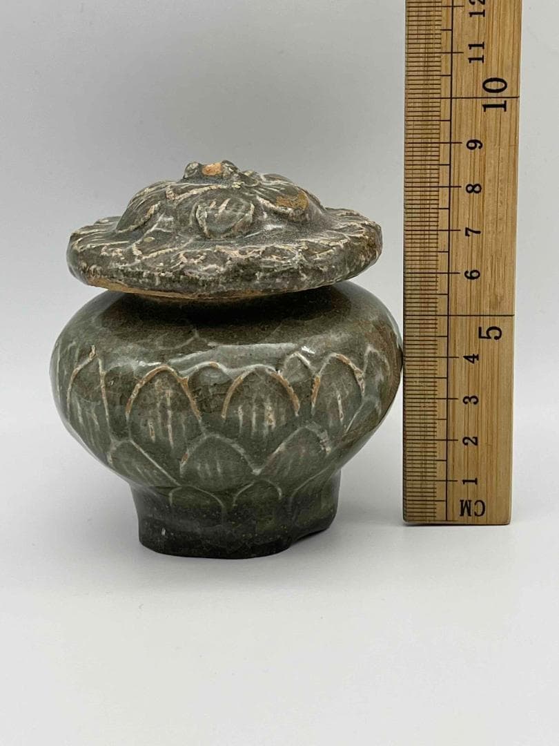 北宋時代　青磁　龍泉窯 荷葉紋共蓋壺　蓋付き　茶入　茶道具(F-100)