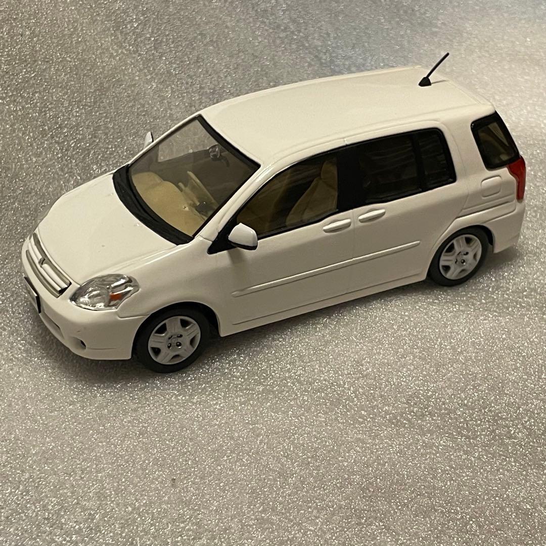 カラーサンプル　トヨタ　ラウム　ホワイト　希少