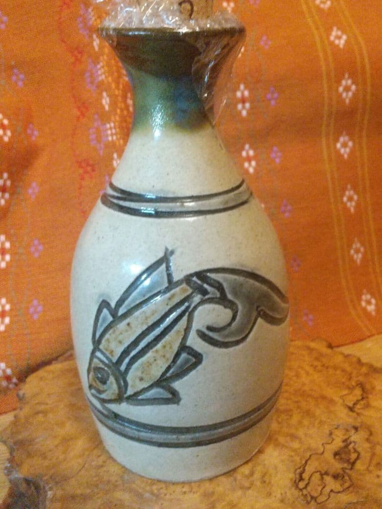 【金城次郎】 魚紋徳利