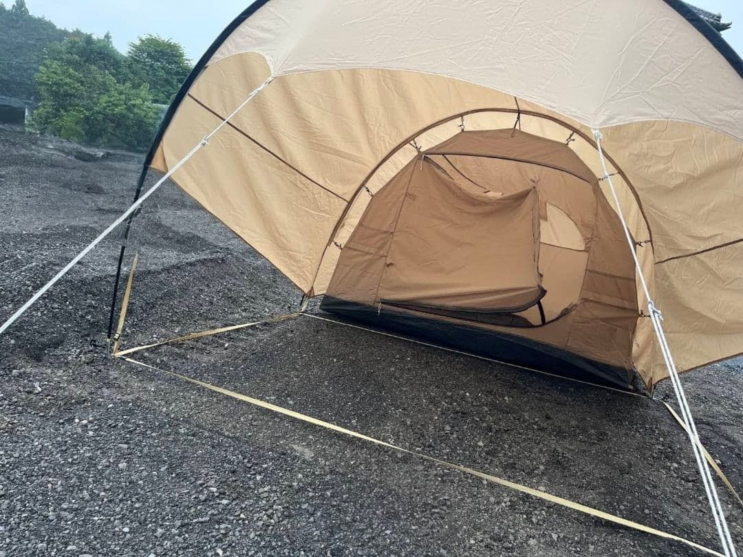 ベージュ タン　ドーム型 キャンプテント カマボコテントスラッシュ