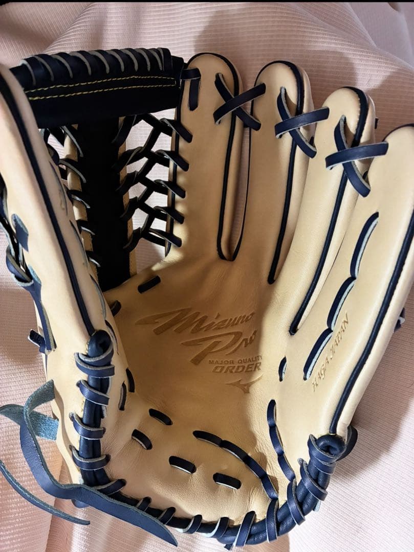 ミズノプロ　外野手用　　西川龍馬型