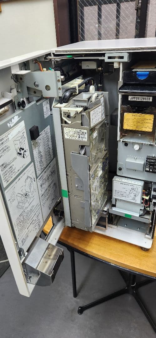 GLORY 券売機 VT-S10