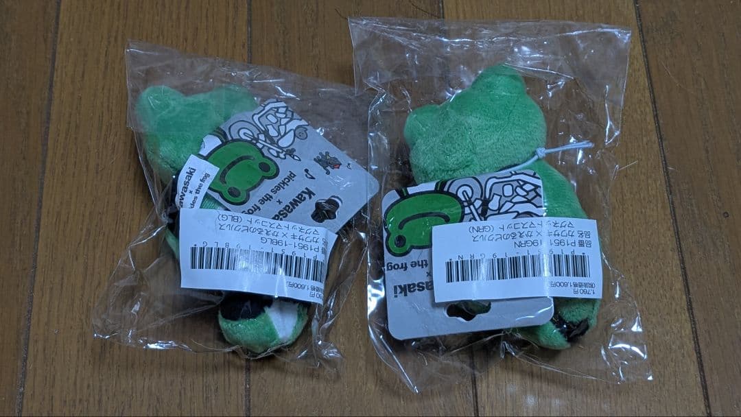 カワサキ かえるのピクルス　マグネットマスコット 2個セットとオマケ3点