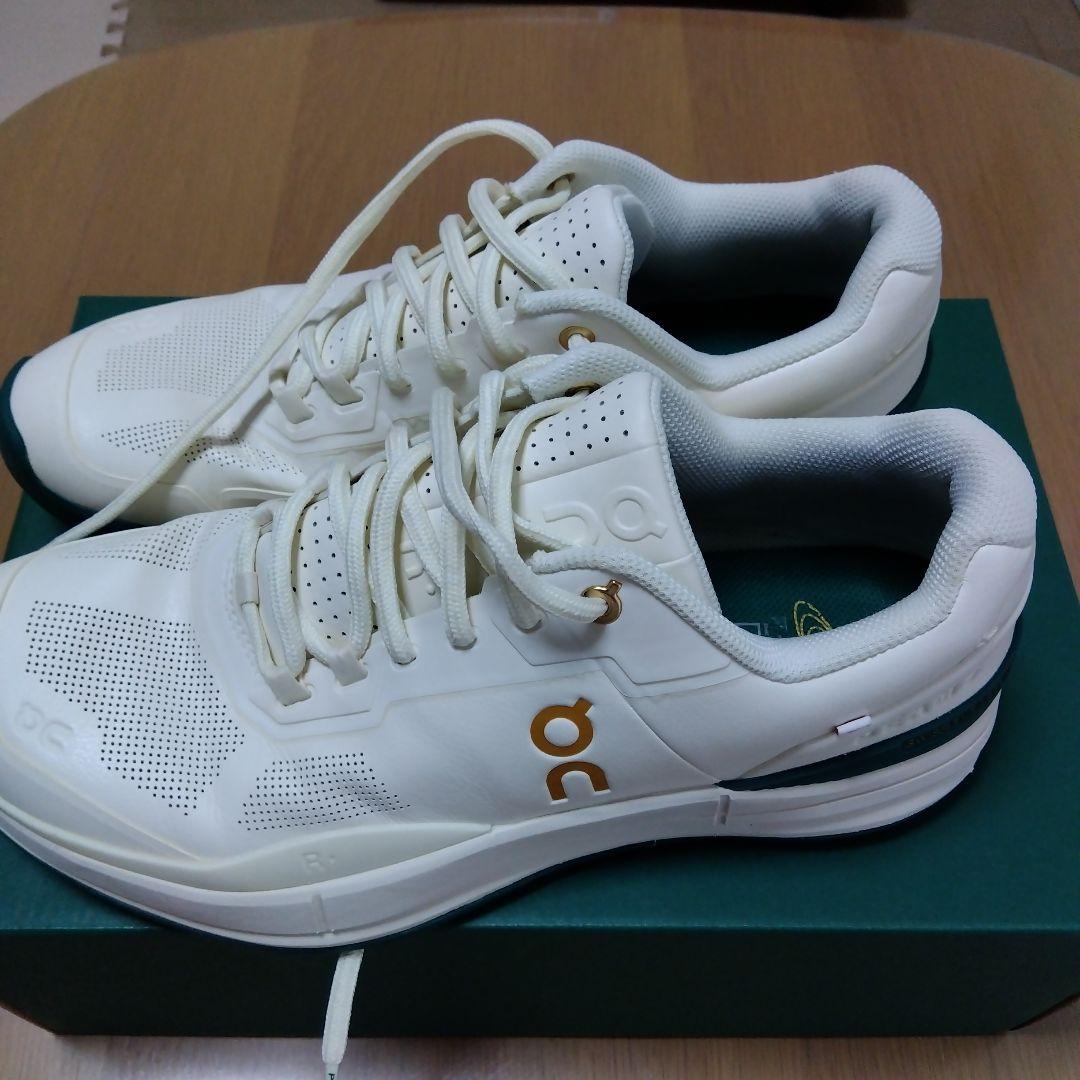 On THE ROGER PRO BEAMS ホワイト27センチ