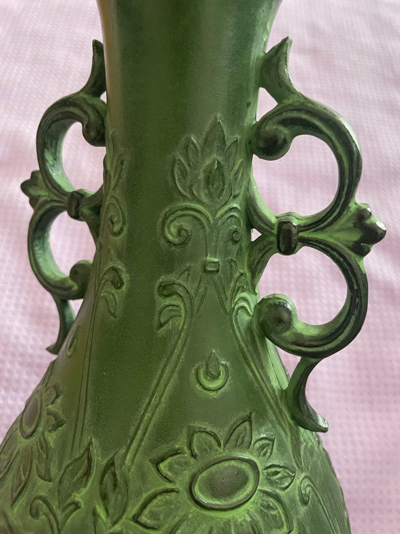 耳付き花瓶　万葉型　青銅釉　　菊花唐草地紋