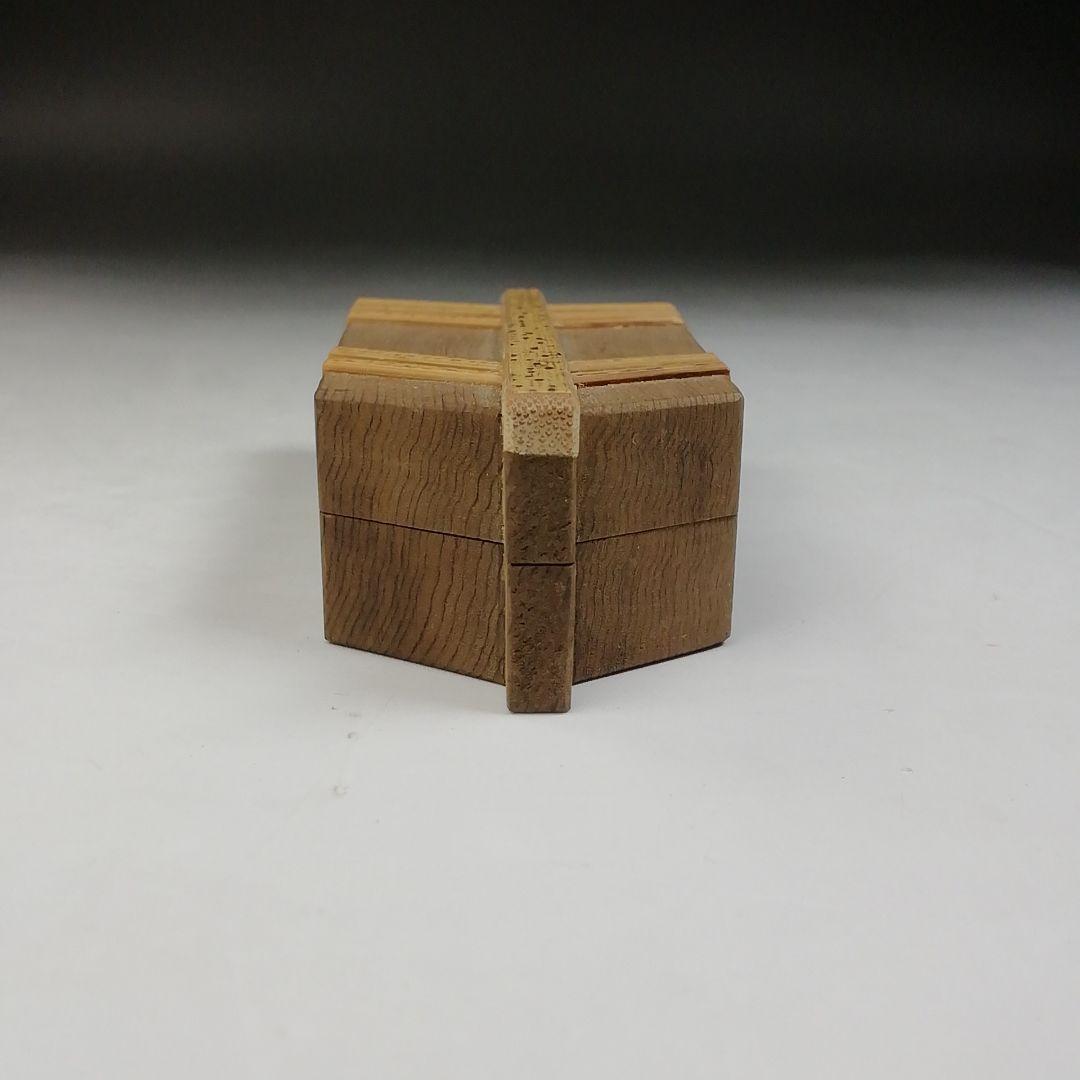 Ｔ９３７　香合　『神代杉　出世矢羽根』『加州木芸師　清水晃樹 造』　共箱　茶道具