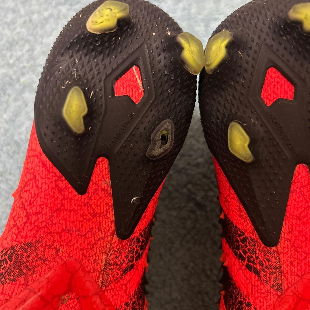 プレデター　サッカー　スパイク　adidas デーモンスキン　デーモン
