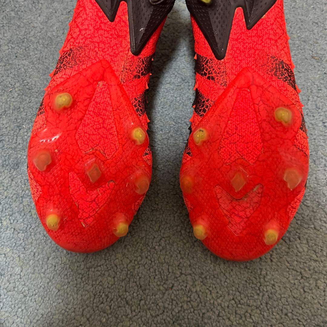 プレデター　サッカー　スパイク　adidas デーモンスキン　デーモン