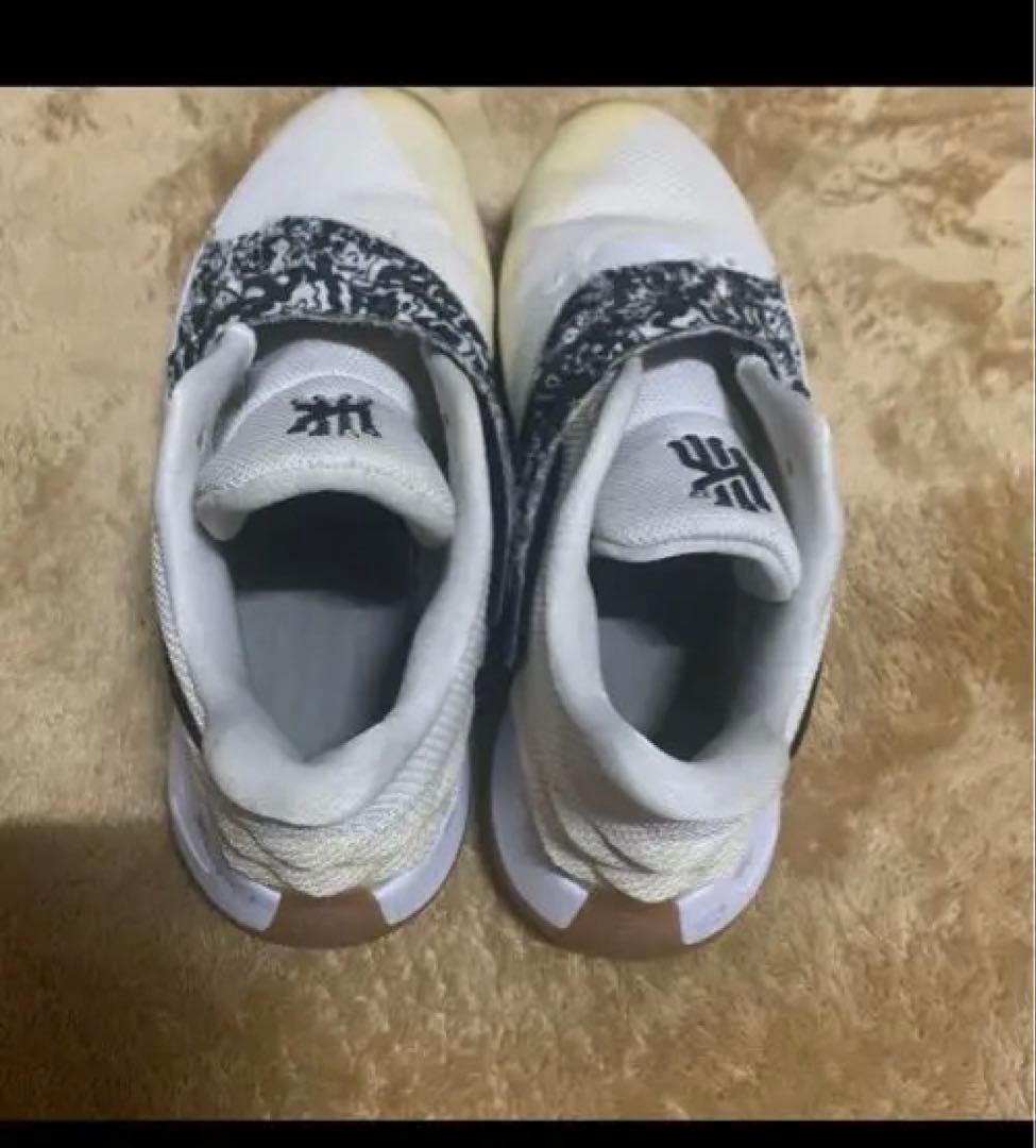 Nike Kyrie 1 Lowバスケットシューズ