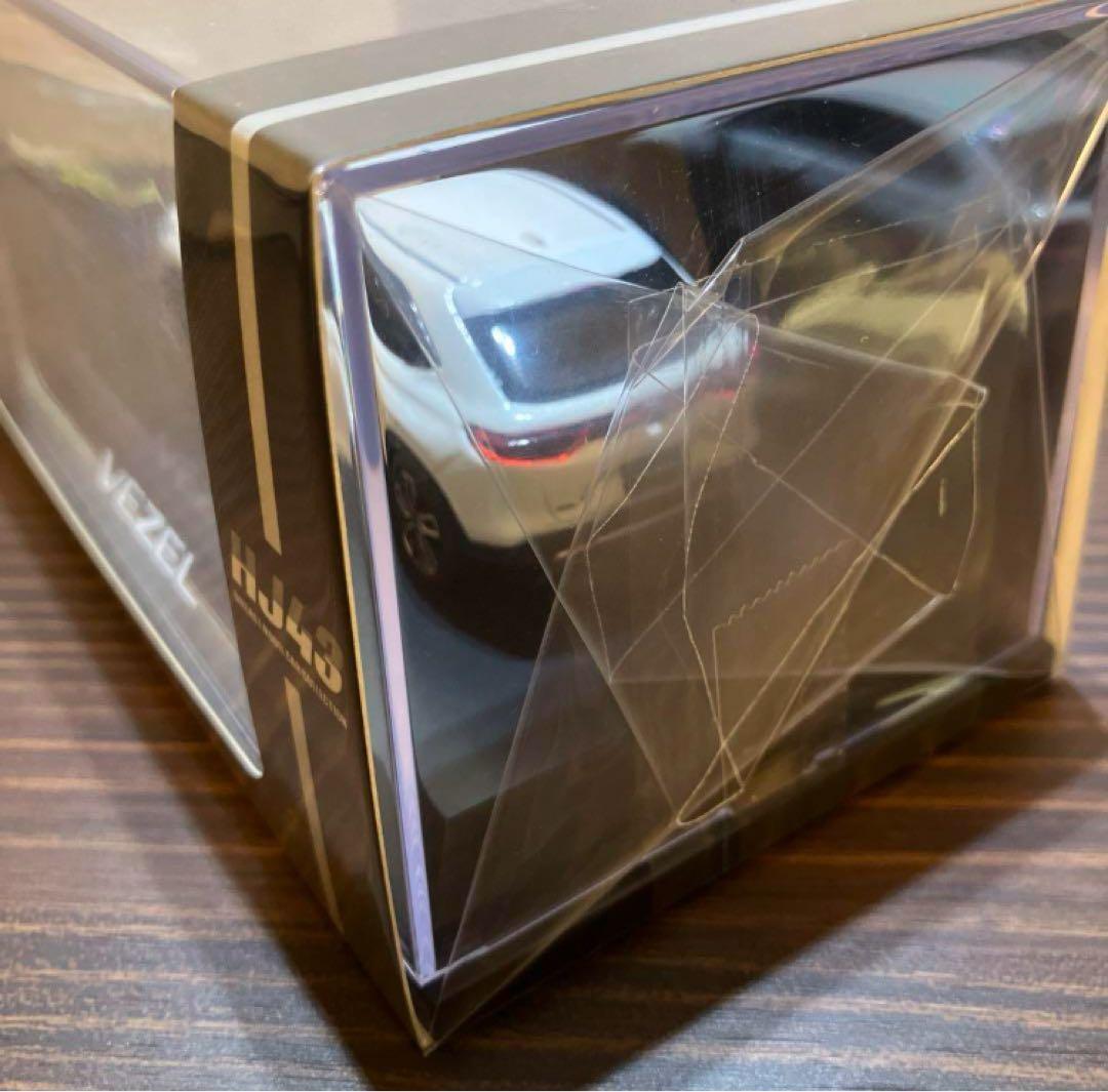 1/43 ホンダ ヴェゼル e:HEV Z プラチナホワイトパール ミニカー