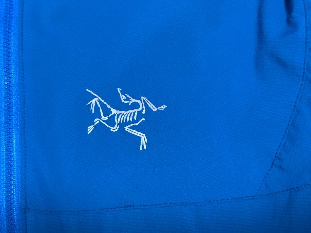 【極美品】アークテリクス アトムLTフーディ M ブルー CA34438