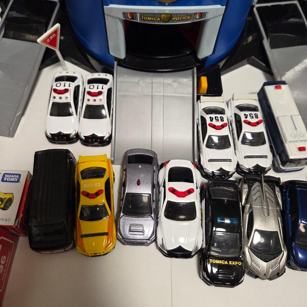 【まとめ売り】トミカ53台＋変形ポリスステーション ミニカー