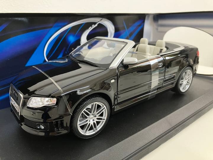 【Audi RS4】1/18 マイスト製 ミニカー箱付