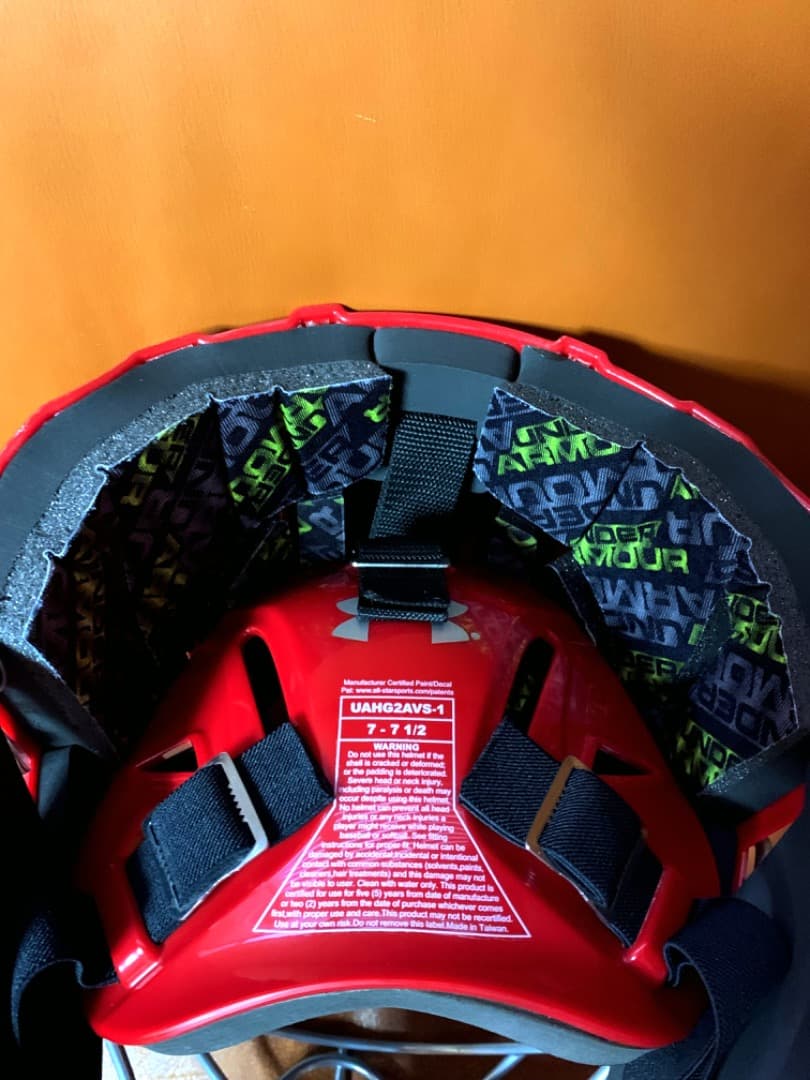 新品2026年★アメリカ国内限定☆アンダーアーマー☆キャッチャーヘルメット☆赤