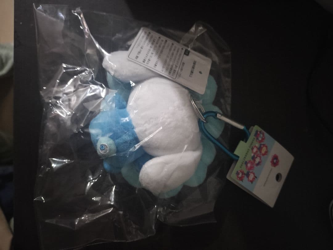 関西万博限定カラー　シナモンロール ミャクミャクなりきりカラビナ付ぬいぐるみ