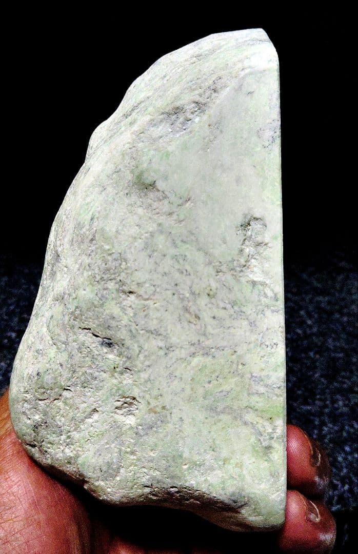 ★翡翠原石★糸魚川硬玉【小滝・川ズレ・カット1.5kg】