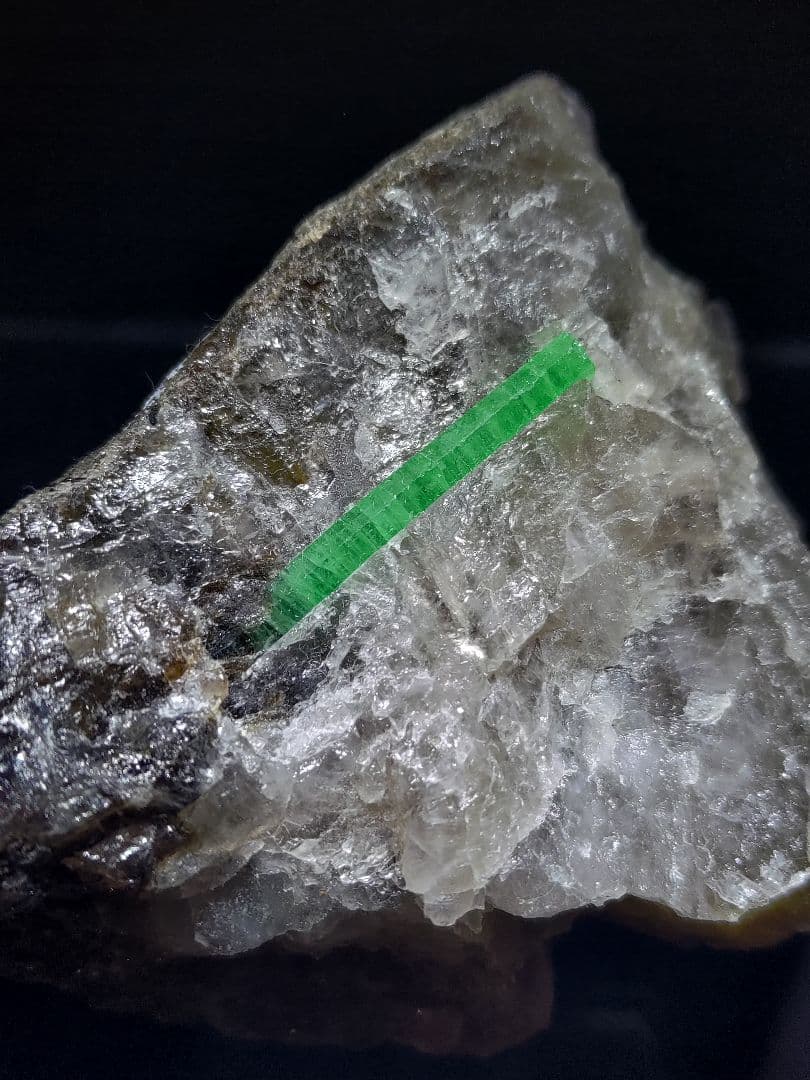 エメラルド ミネラル 鉱石 鉱物 原石 標本 母岩付き