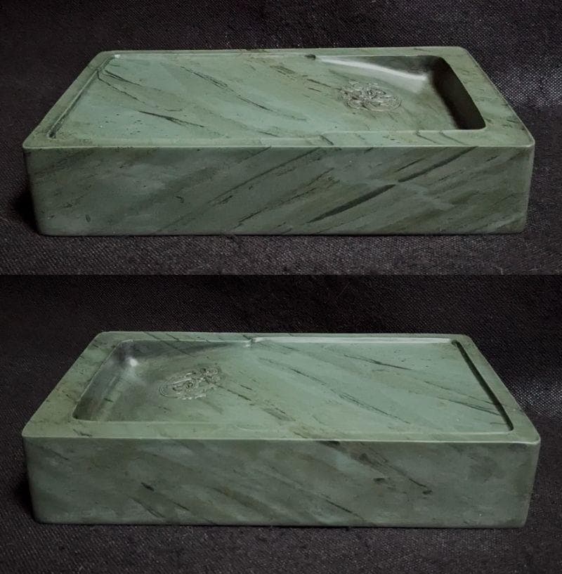 【五台山緑石の門字抄手硯】◆約8.6吋◆群微点状波紋の潤緑美石◆神獣文◆唐木塗箱