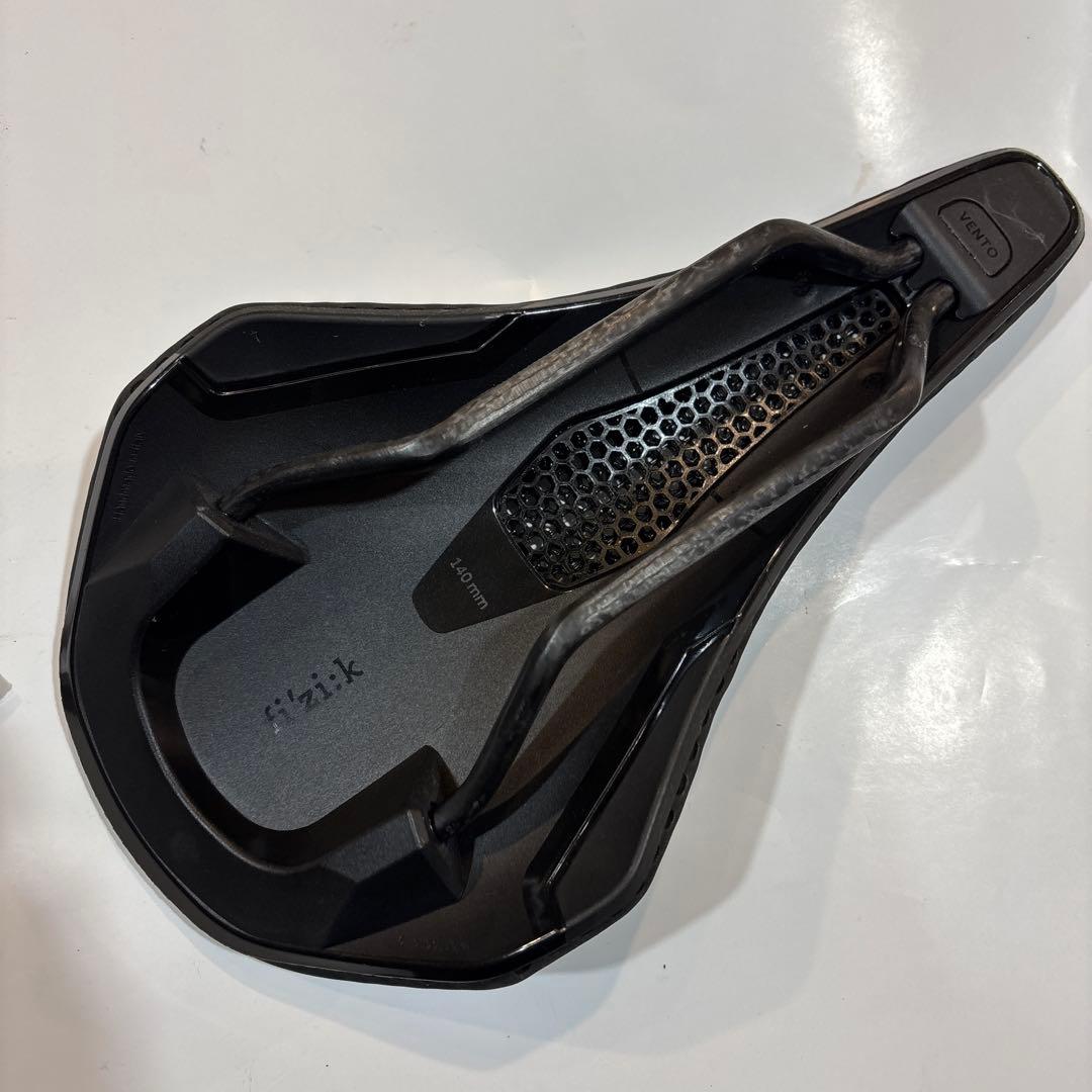 【新品】Fizik ARGO Adaptive Vento R1 サドル 140