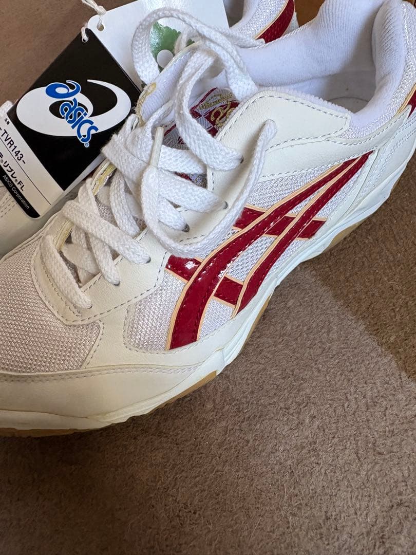 asics バレーボールシューズ TVR143 ホワイト/レッド24cm