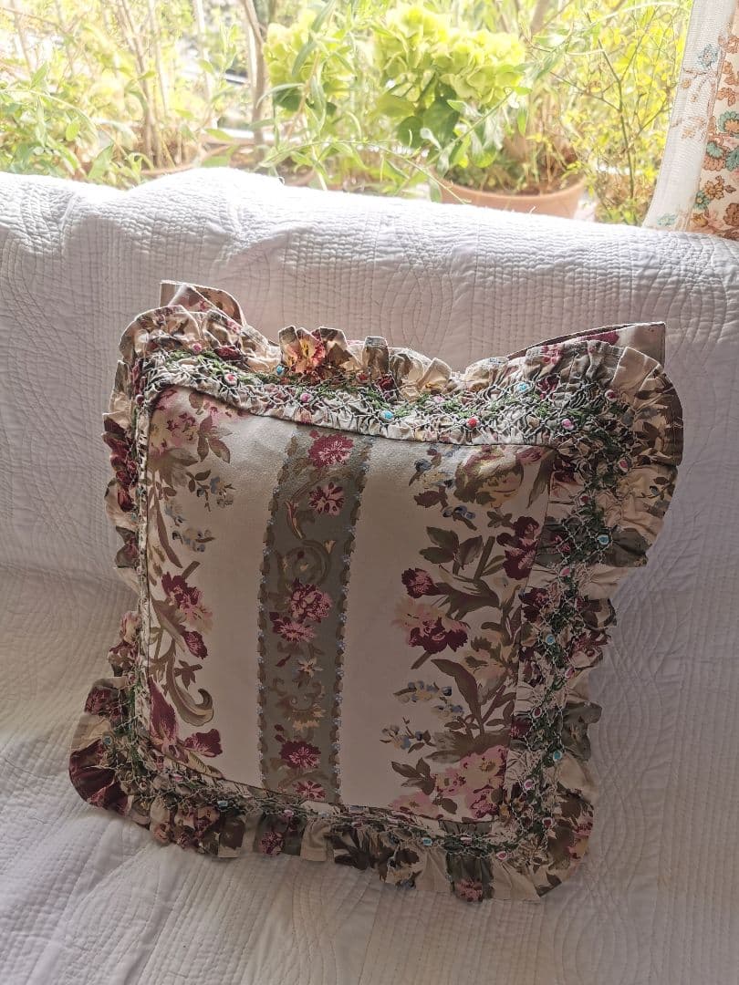ヴィンテージ フランス スモック＆バリオン刺繍 花柄ファブリッククッションカバー