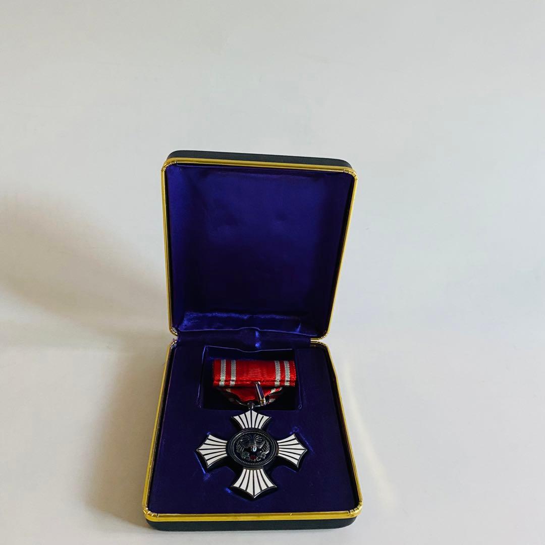 古美術　日本赤十字社 銀色有功章 バッジ ピンバッジ 章銀有功章 明治21年