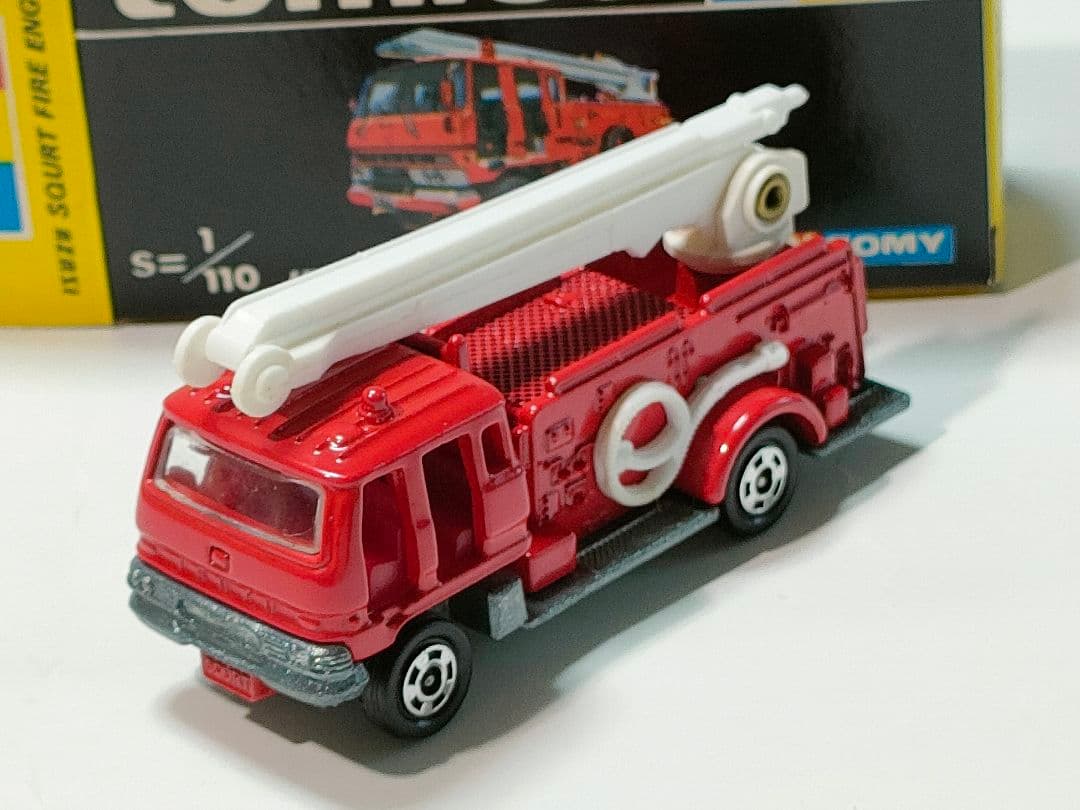 黒箱トミカ 3　イスズ　スクアート消防車　美品　日本製　デッドストック