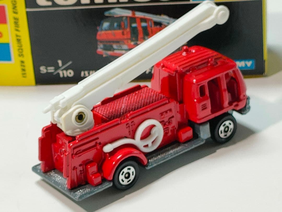 黒箱トミカ 3　イスズ　スクアート消防車　美品　日本製　デッドストック