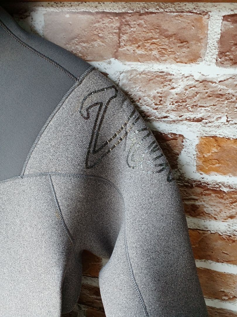 極美品『view』セミドライスーツグレー ネックエントリー 首バンド付