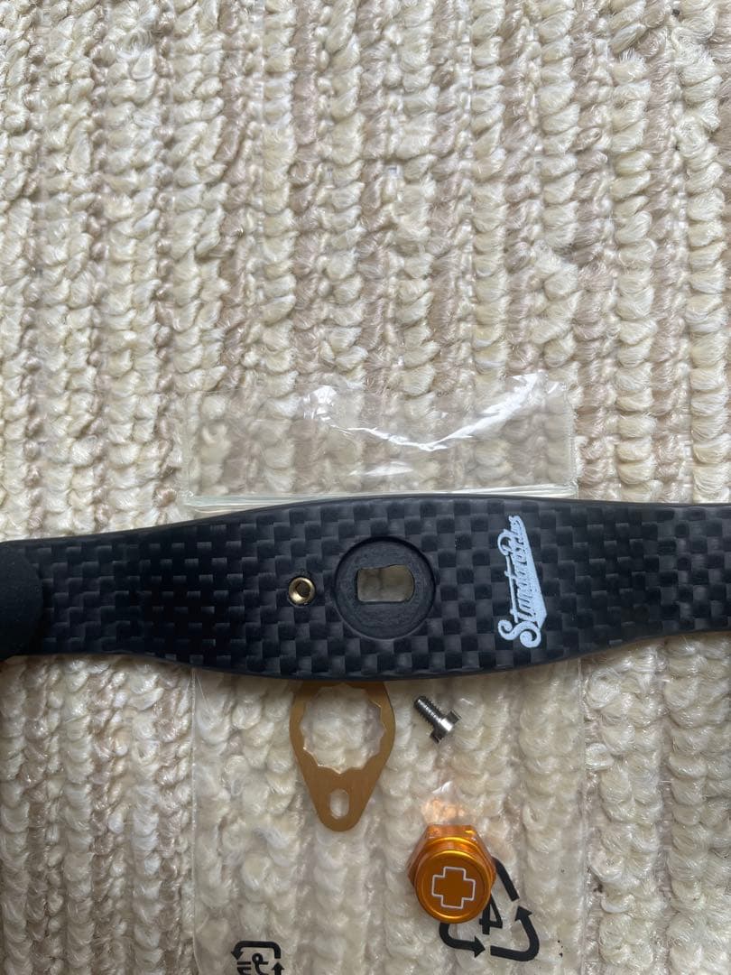 スタジオコンポジット　カーボンハンドル　105ミリ　シマノ左